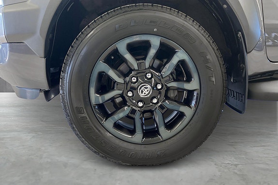 Toyota HiLux 19 of 24