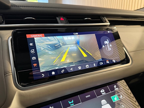 Land Rover Range Rover Velar 29 of 30