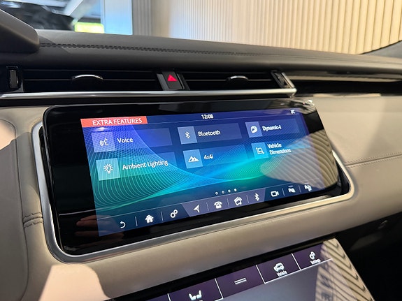 Land Rover Range Rover Velar 23 of 30