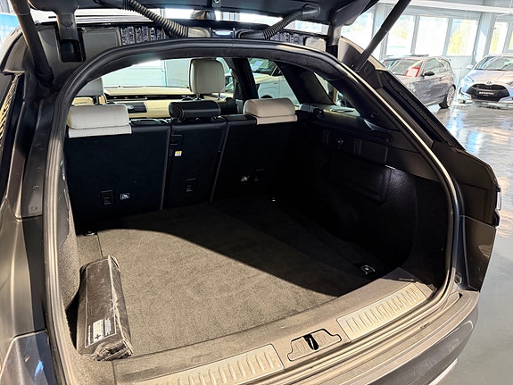 Land Rover Range Rover Velar 15 of 30