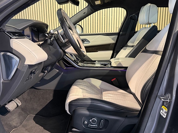 Land Rover Range Rover Velar 21 of 30