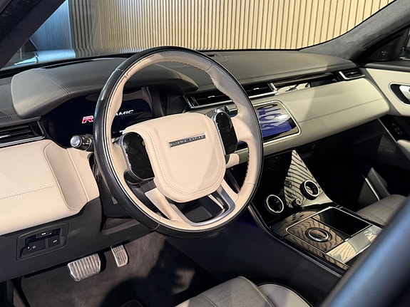 Land Rover Range Rover Velar 16 of 30