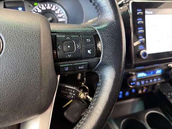 Toyota HiLux 16 of 26