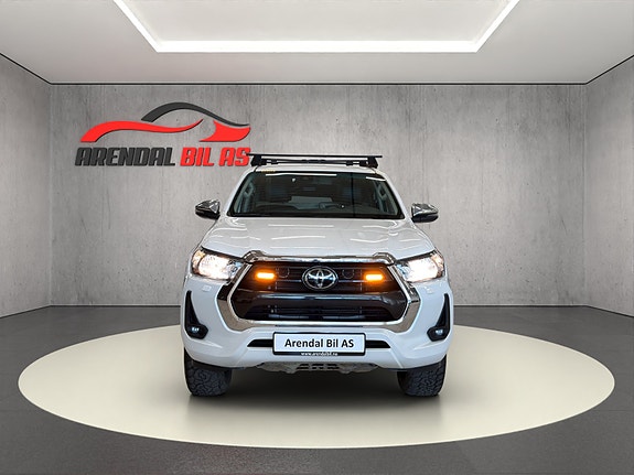 Toyota HiLux 3 of 26
