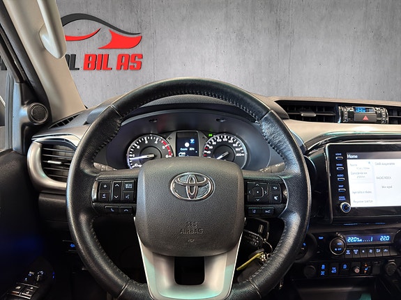 Toyota HiLux 15 of 26