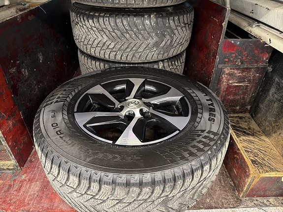 Toyota HiLux 20 of 26