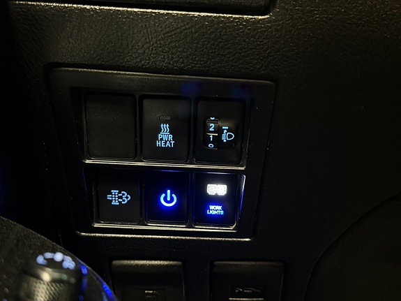 Toyota HiLux 24 of 26