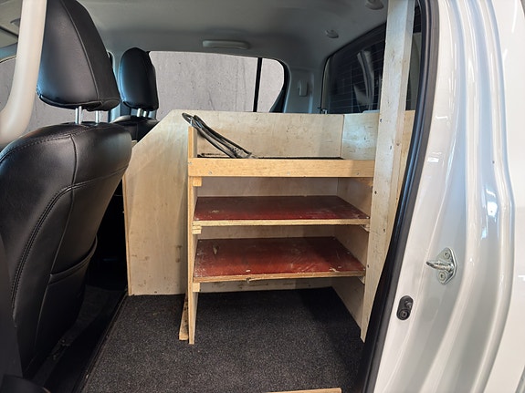 Toyota HiLux 12 of 26
