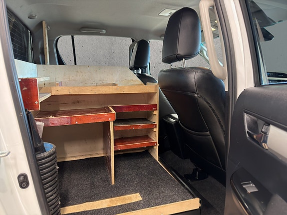 Toyota HiLux 11 of 26