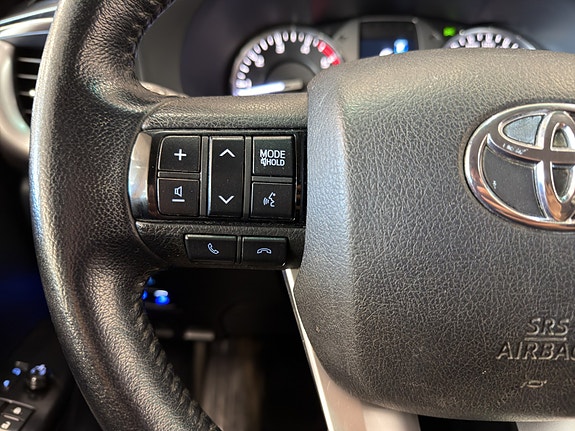 Toyota HiLux 17 of 26