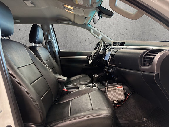 Toyota HiLux 9 of 26