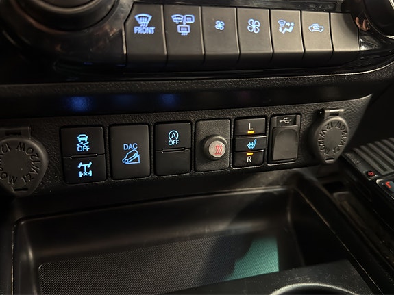 Toyota HiLux 23 of 26