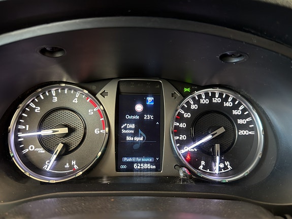 Toyota HiLux 18 of 26