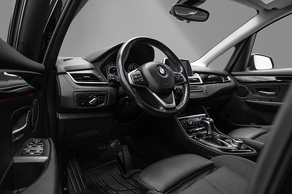 BMW 225xe 16 of 21
