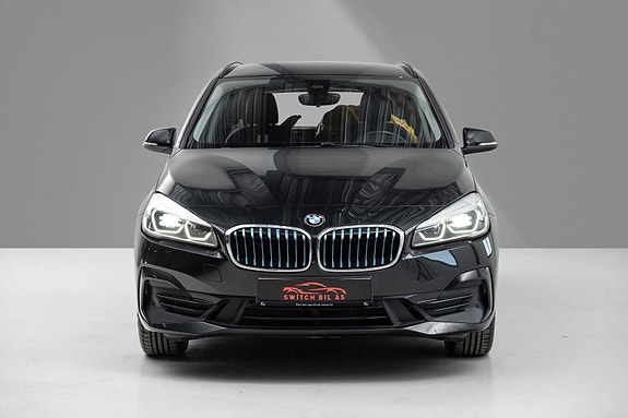 BMW 225xe 2 of 21