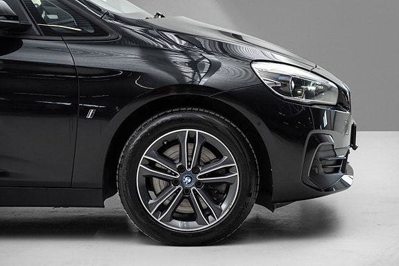 BMW 225xe 8 of 21