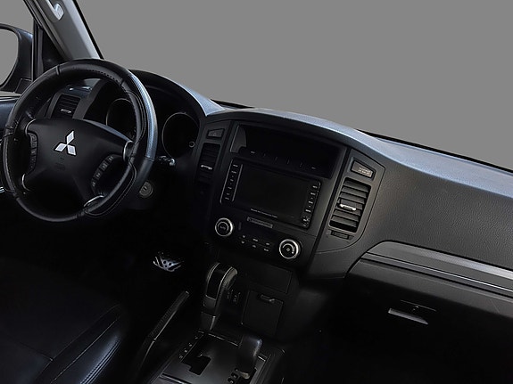 Mitsubishi Pajero 15 of 30