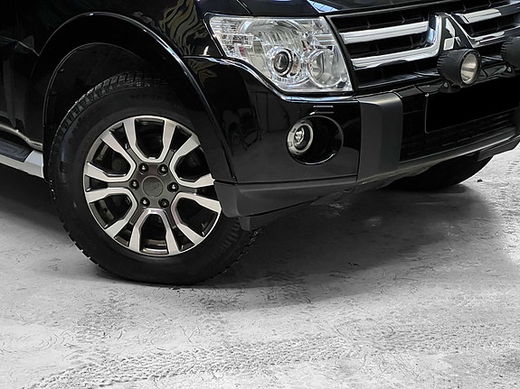 Mitsubishi Pajero 4 of 30