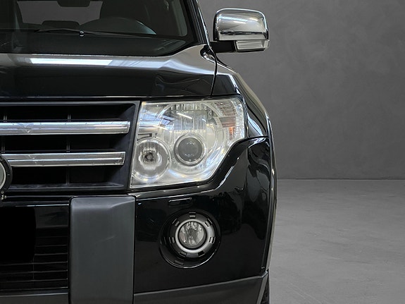 Mitsubishi Pajero 3 of 30