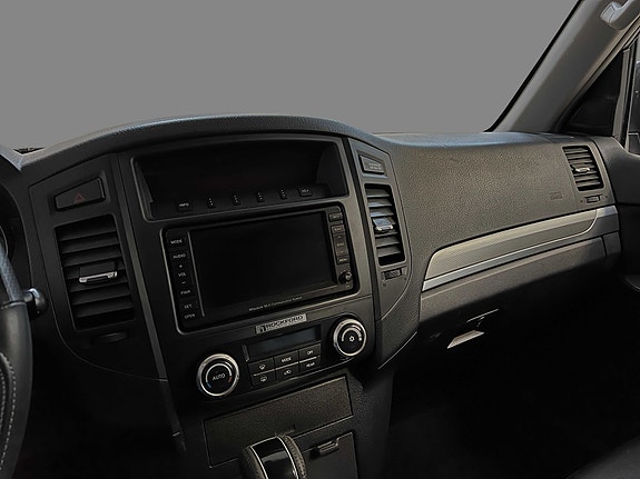 Mitsubishi Pajero 24 of 30