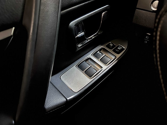 Mitsubishi Pajero 13 of 30