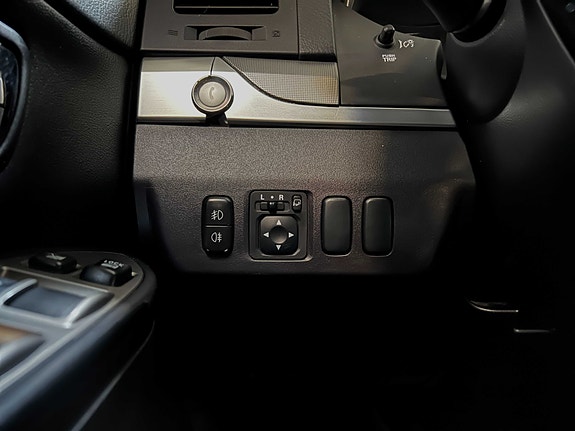 Mitsubishi Pajero 14 of 30
