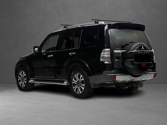 Mitsubishi Pajero 10 of 30