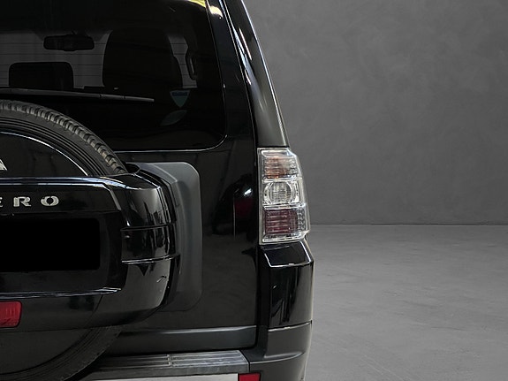 Mitsubishi Pajero 9 of 30