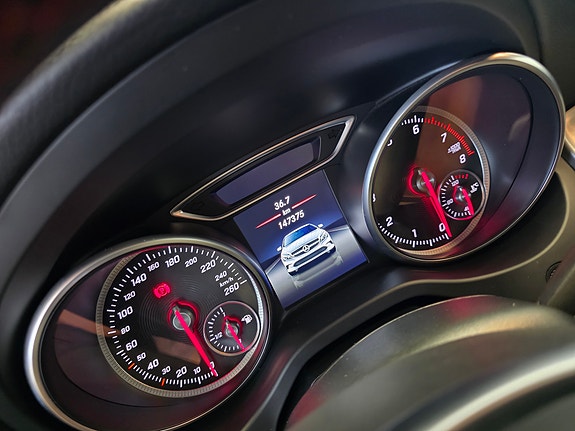 Mercedes-Benz CLA180 17 of 30