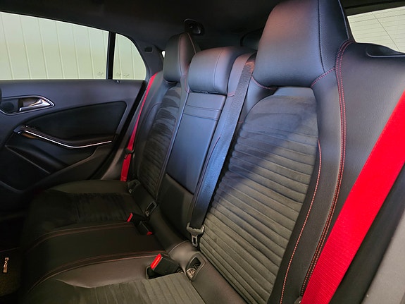 Mercedes-Benz CLA180 8 of 30