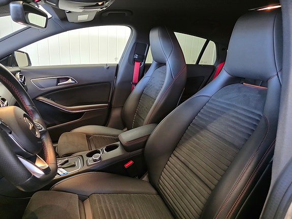 Mercedes-Benz CLA180 12 of 30