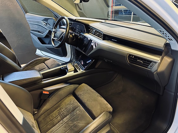 Audi e-tron 16 of 30