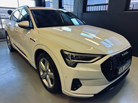 Audi e-tron 3 of 30