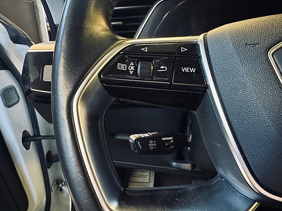 Audi e-tron 24 of 30