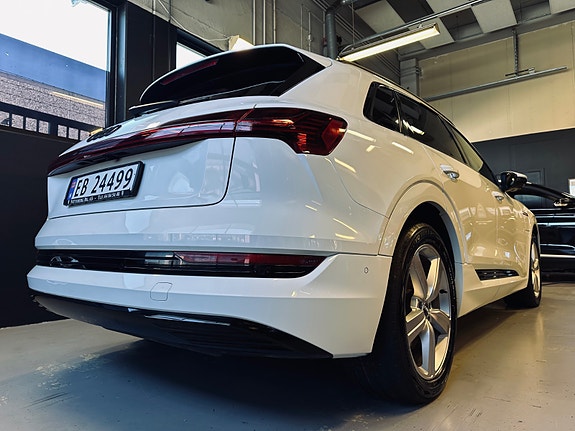 Audi e-tron 12 of 30