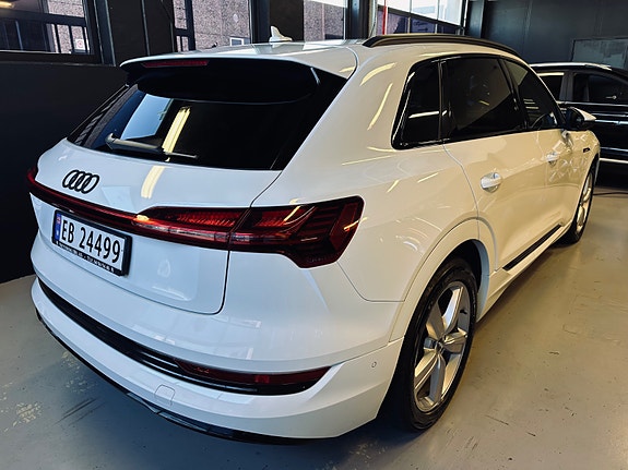 Audi e-tron 11 of 30