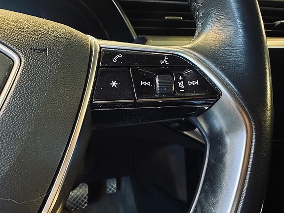 Audi e-tron 25 of 30