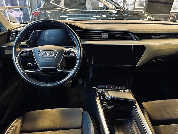 Audi e-tron 13 of 30