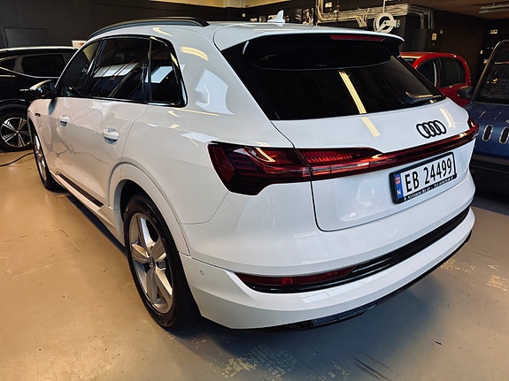 Audi e-tron 7 of 30
