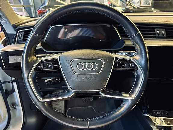 Audi e-tron 23 of 30