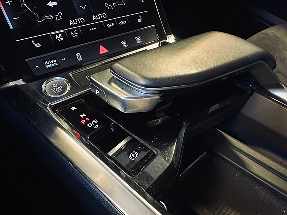 Audi e-tron 28 of 30