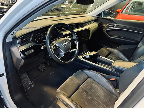 Audi e-tron 14 of 30