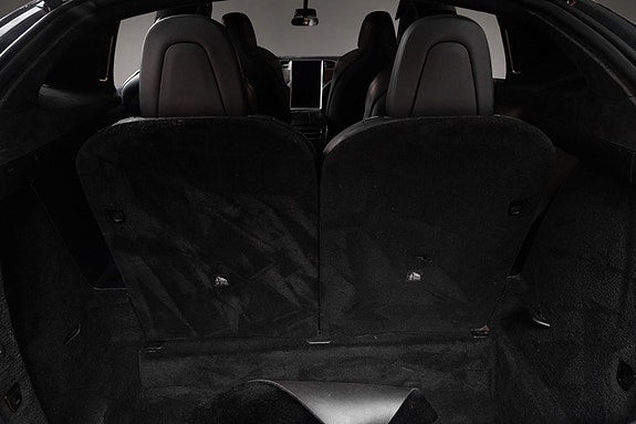 Tesla Model X 14 of 29
