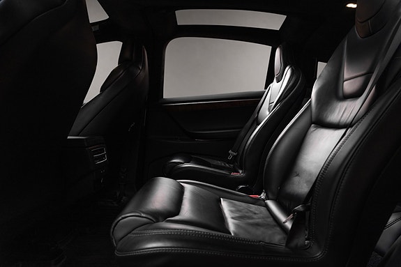 Tesla Model X 12 of 29
