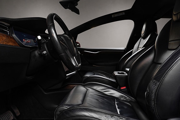 Tesla Model X 11 of 29