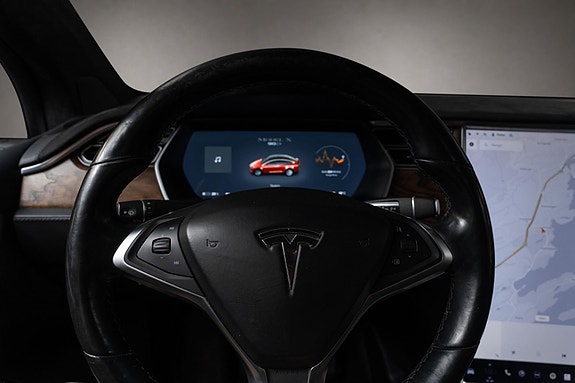 Tesla Model X 20 of 29