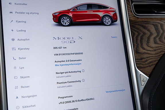 Tesla Model X 25 of 29