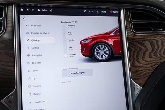 Tesla Model X 23 of 29