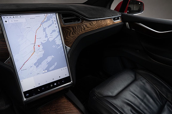 Tesla Model X 10 of 29