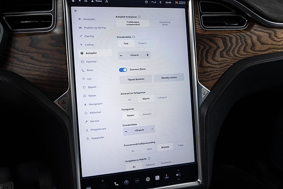 Tesla Model X 24 of 29